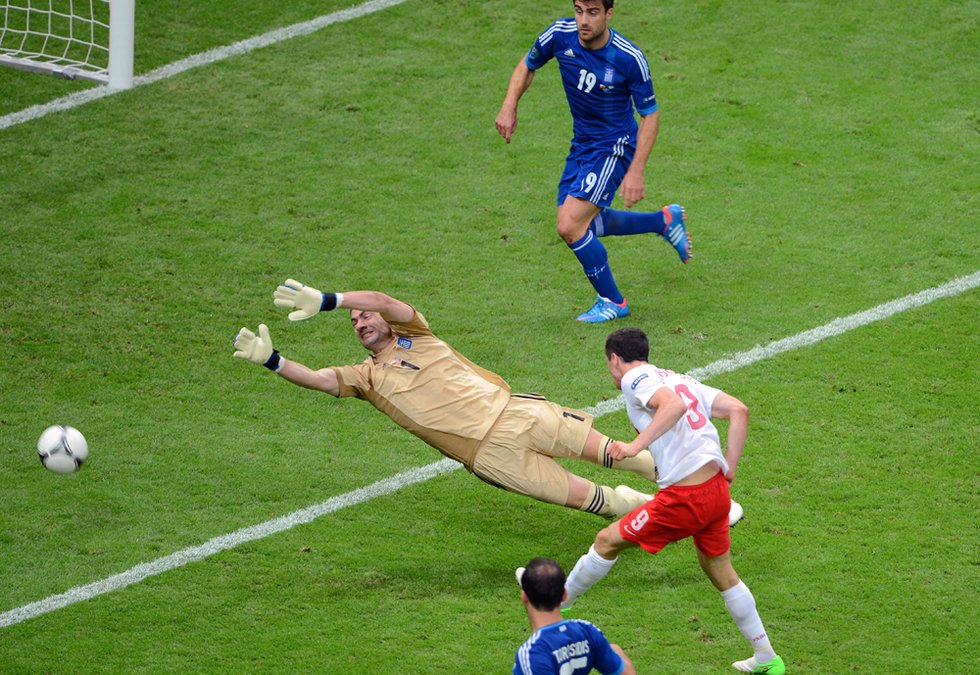 希腊逼平对手，小组出线前景仍未明朗(希腊plf)