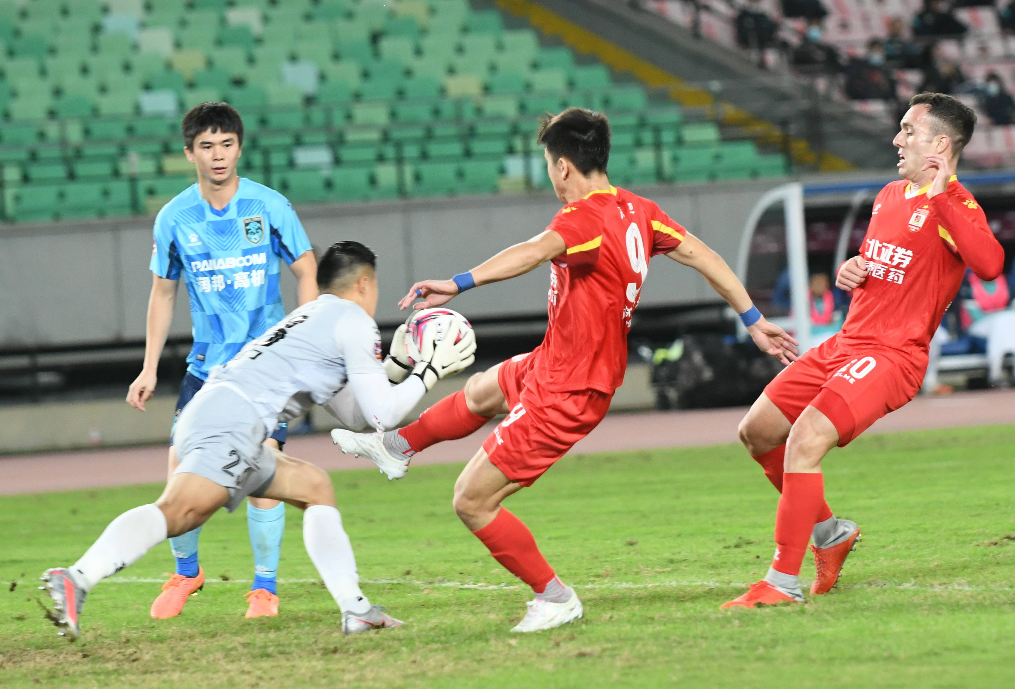 精彩瞬间频现，球员们拼尽全力争胜(纳什传球精彩视频)