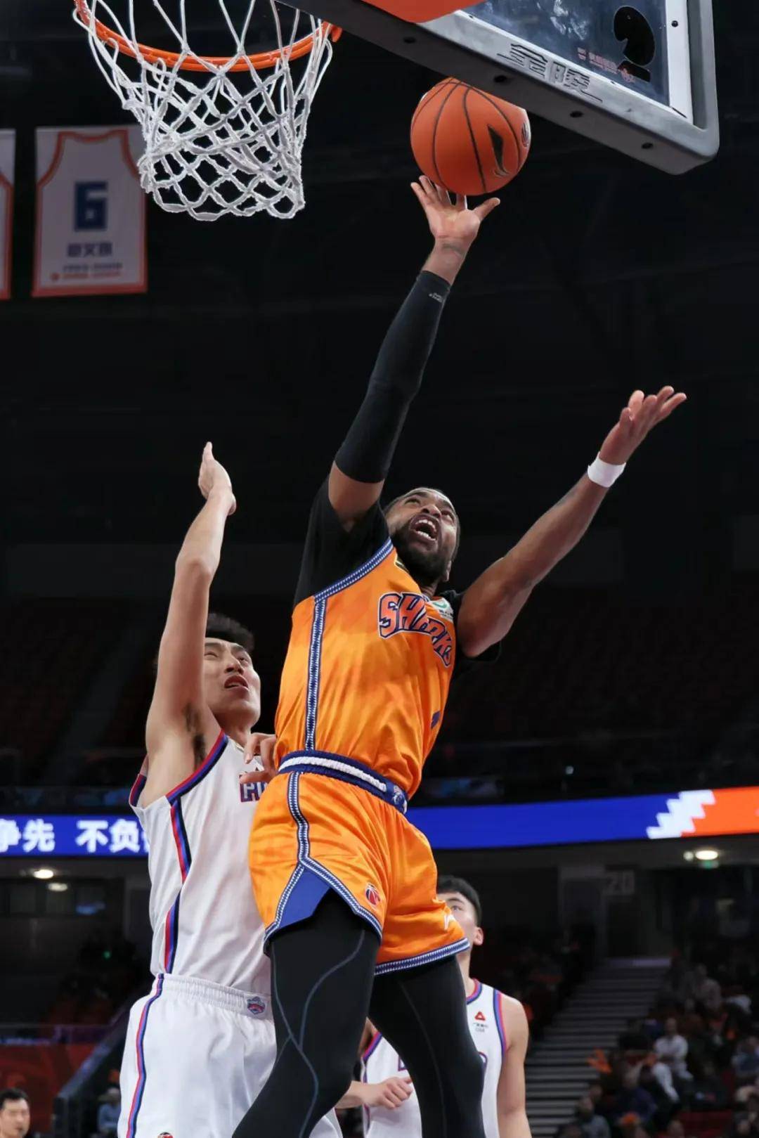 关于上海大鲨鱼喜迎三连胜，表现出色的信息