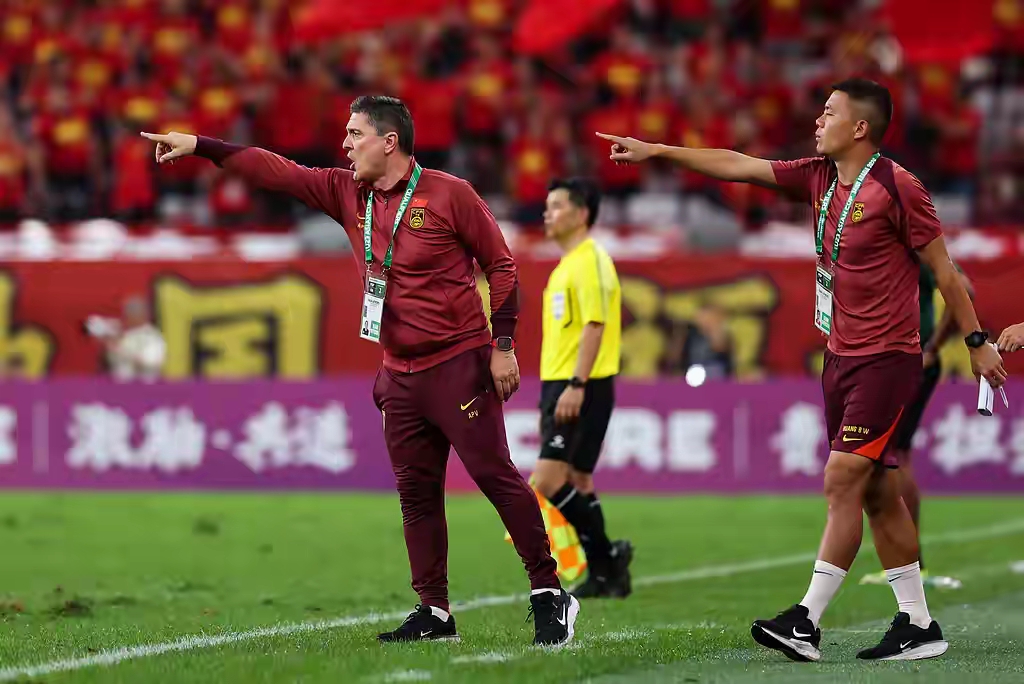 中超赛场迫不及待展开争夺，球员表现引人关注的简单介绍