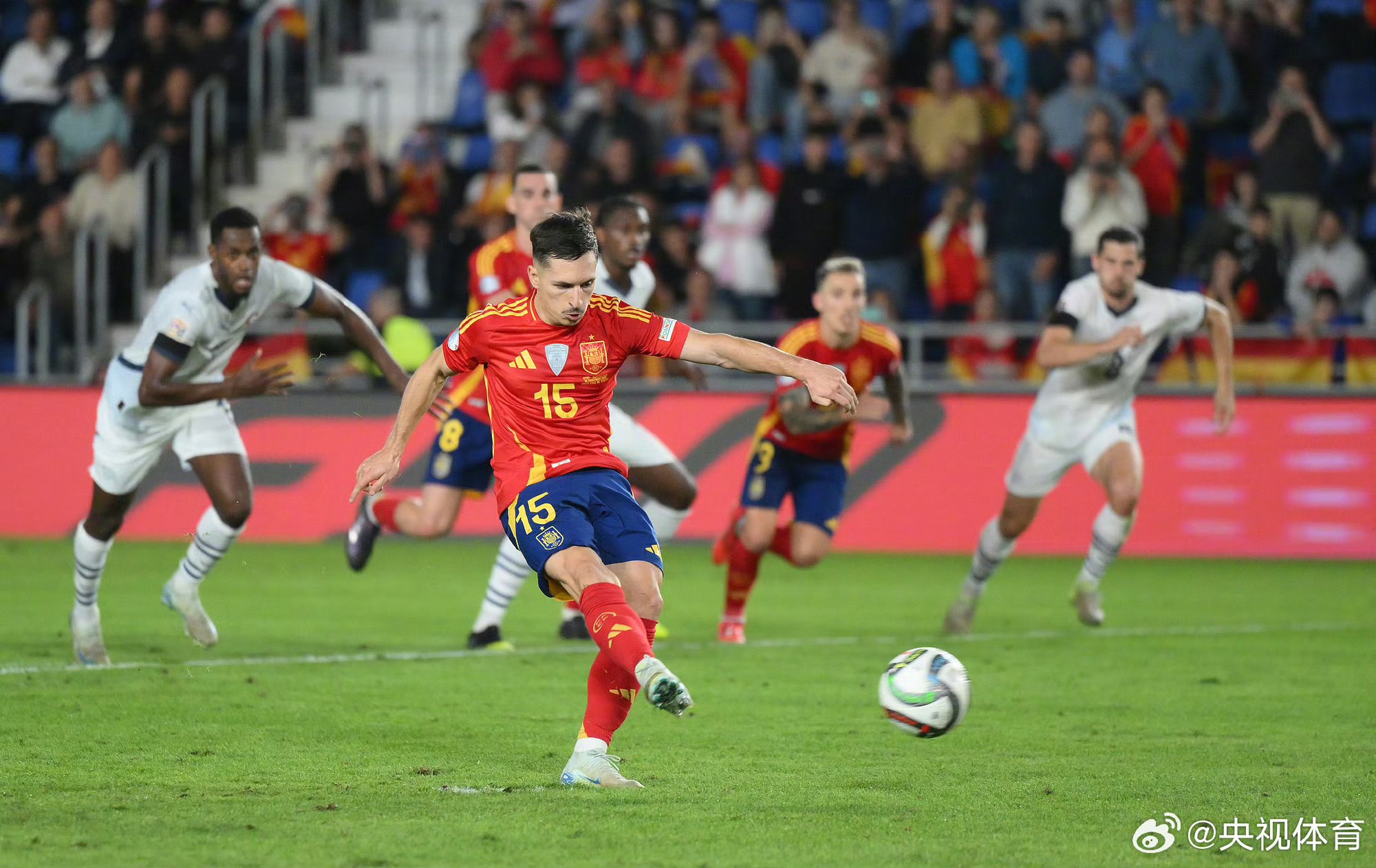 关于西班牙队在欧预赛首轮取胜，信心大增的信息