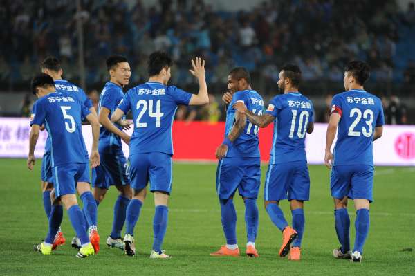 包含江苏苏宁对阵上海上港，谁能笑到最后？的词条