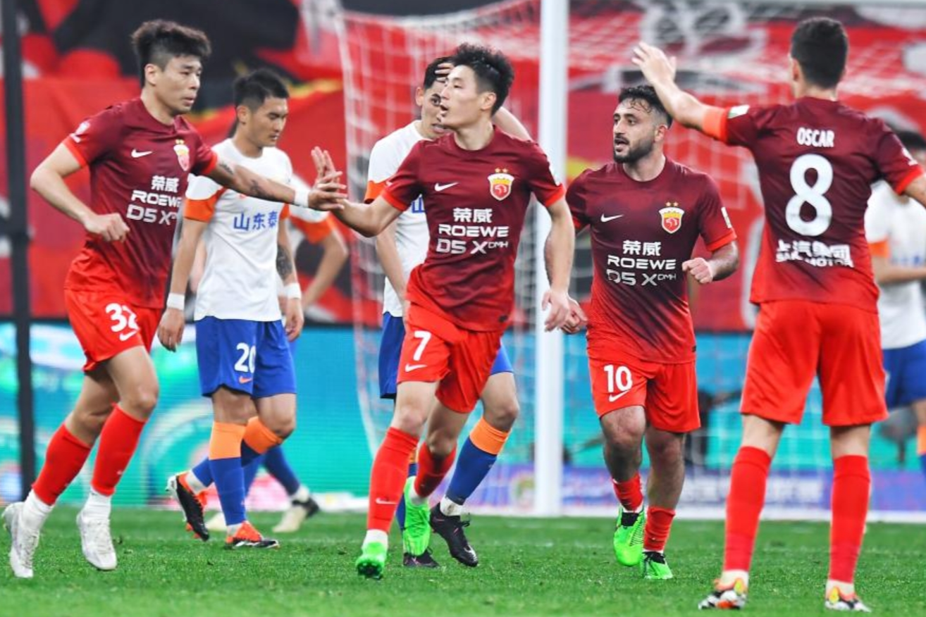 大发彩票-强强对话！中超赛场上演巅峰对决(足球赛场搞笑瞬间)