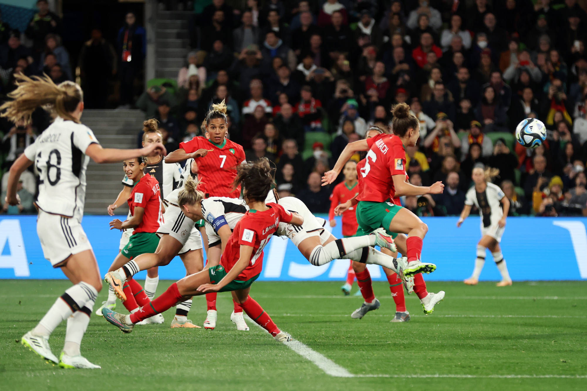 惊叹之战！欧洲足球赛事中的精彩对决的简单介绍