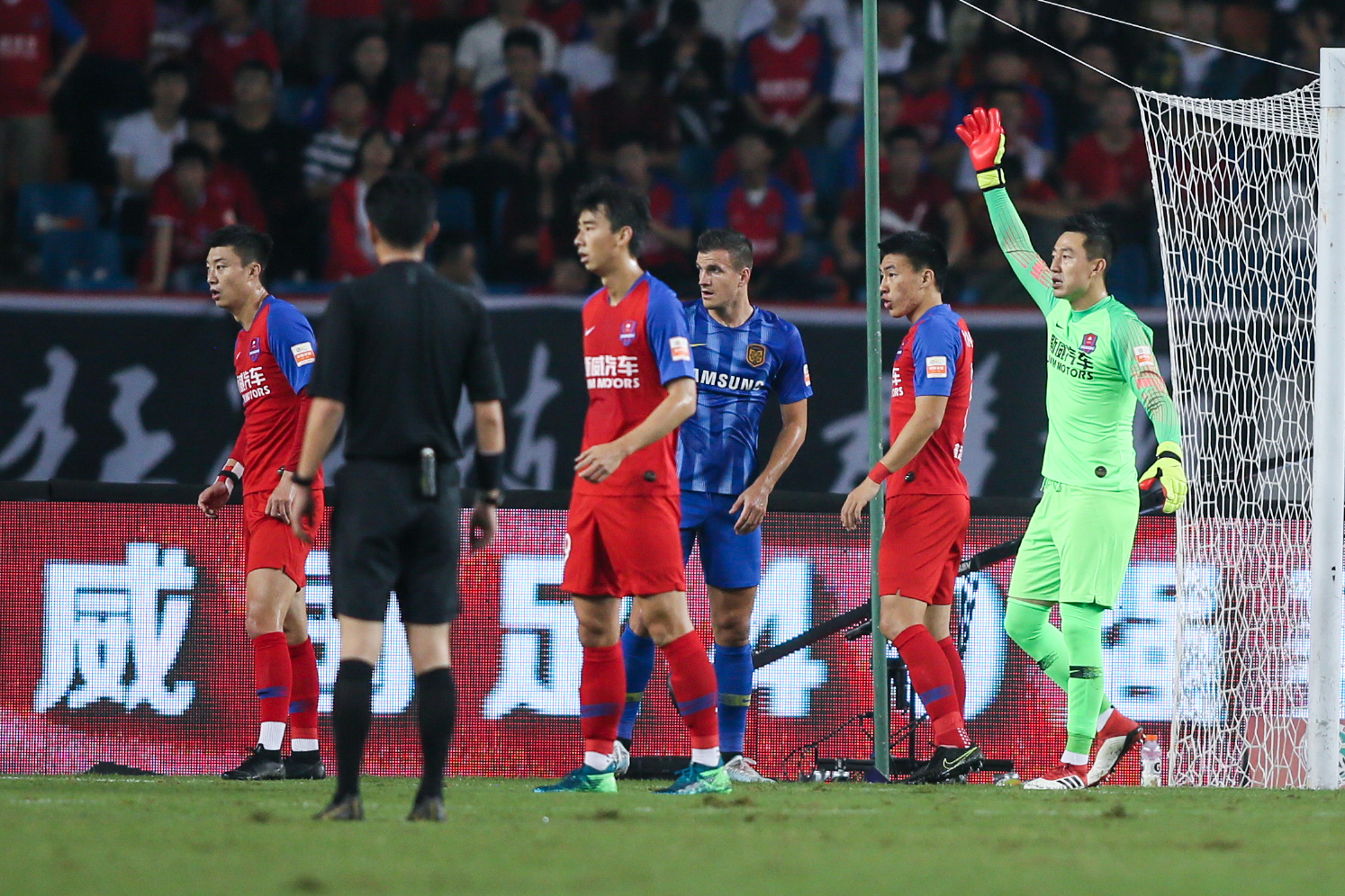 大发娱乐-包含江苏苏宁坐镇主场对阵重庆斯威，实力对决的词条